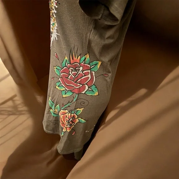 **TRENDING** Y2K Ed Hardy Los Angeles Olive Graphic Tee w/embellishments - Picture 3 of 6